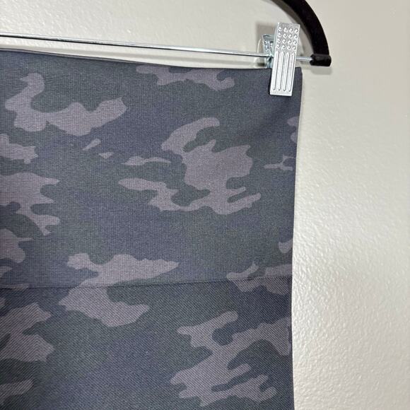 Spanx Gray Camo Women's Look At Me Now Cropped Leggings - Large - Camouflage - Picture 2 of 5